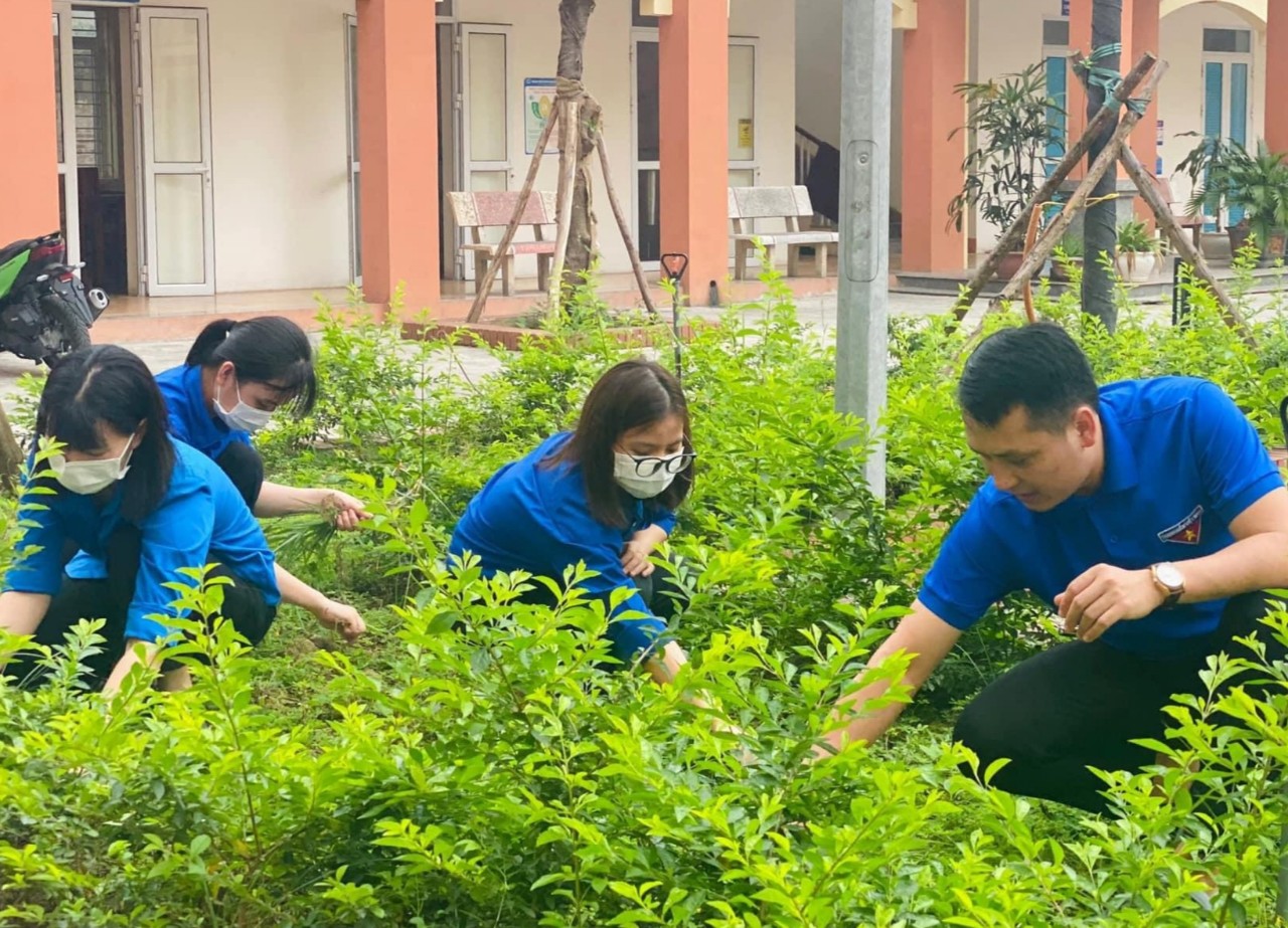 TẤM GƯƠNG ĐOÀN VIÊN GƯƠNG MẪU, NHIỆT HUYẾT VỚI CÔNG TÁC ĐOÀN